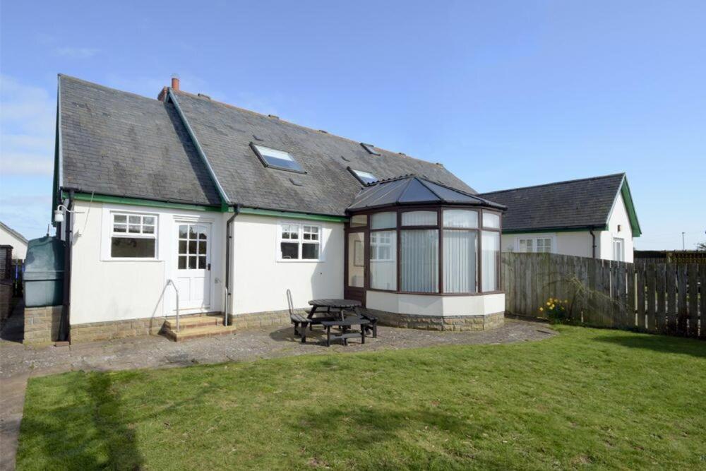 Armstrong Cottages No22 Bamburgh Exterior photo