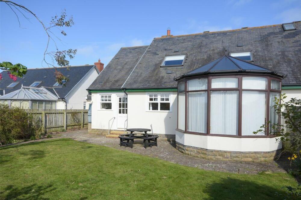 Armstrong Cottages No22 Bamburgh Exterior photo
